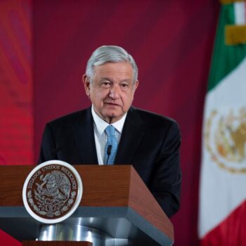 El presidente de Mexico, AMLO, se infecta por tercera vez y admite que se desmayó brevemente por COVID-19