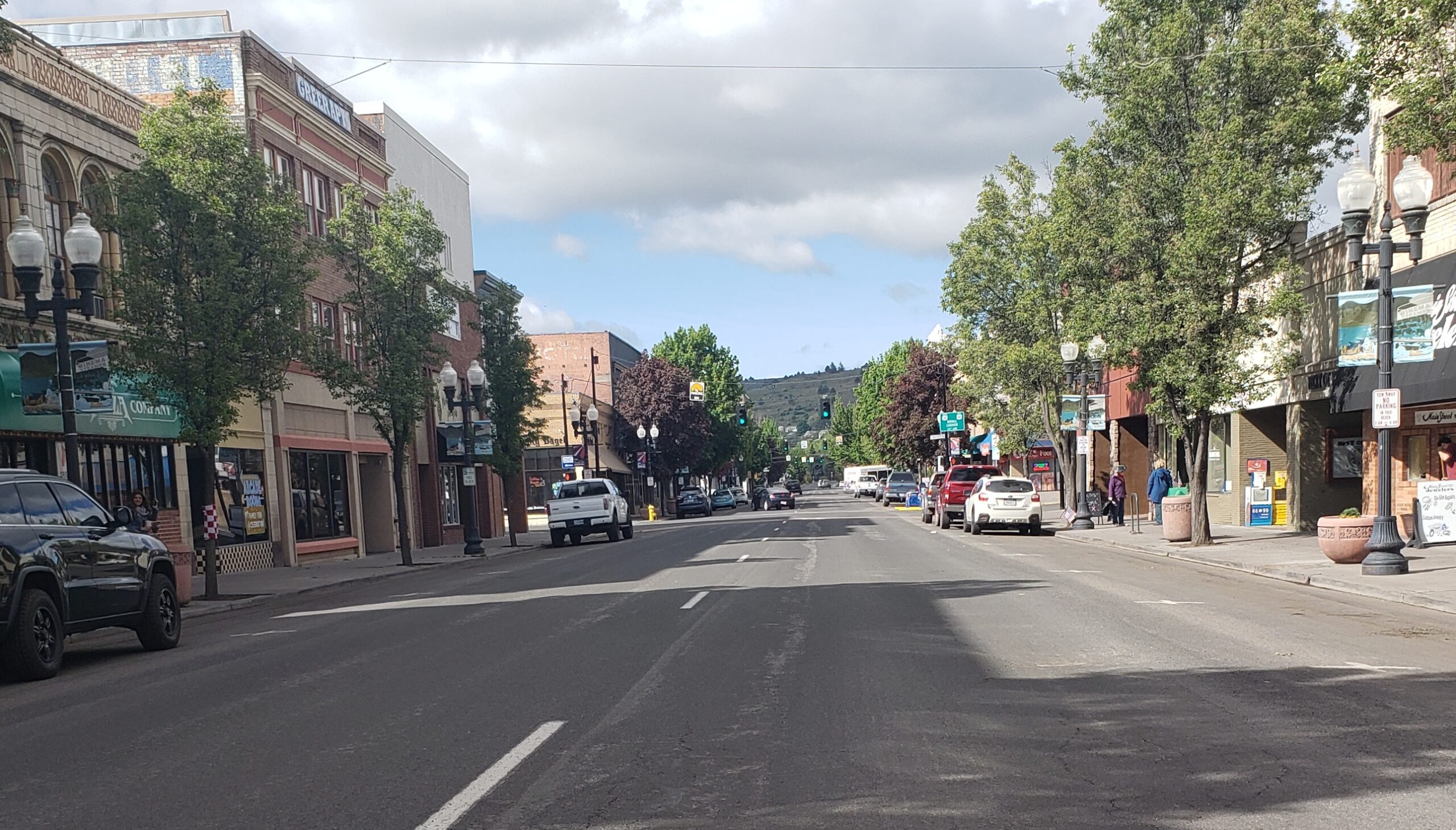 Klamath Basin News, lunes 21 de agosto: la ciudad quiere un aumento en las tarifas y permisos de estacionamiento en el centro; Enormes bustos de crecimiento de marihuana por valor de millones y arrestos realizados, realizados por la Oficina del Sheriff del condado de Klamath