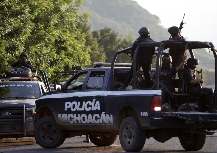 Envían 1,200 militares más a la violenta región de Michoacán