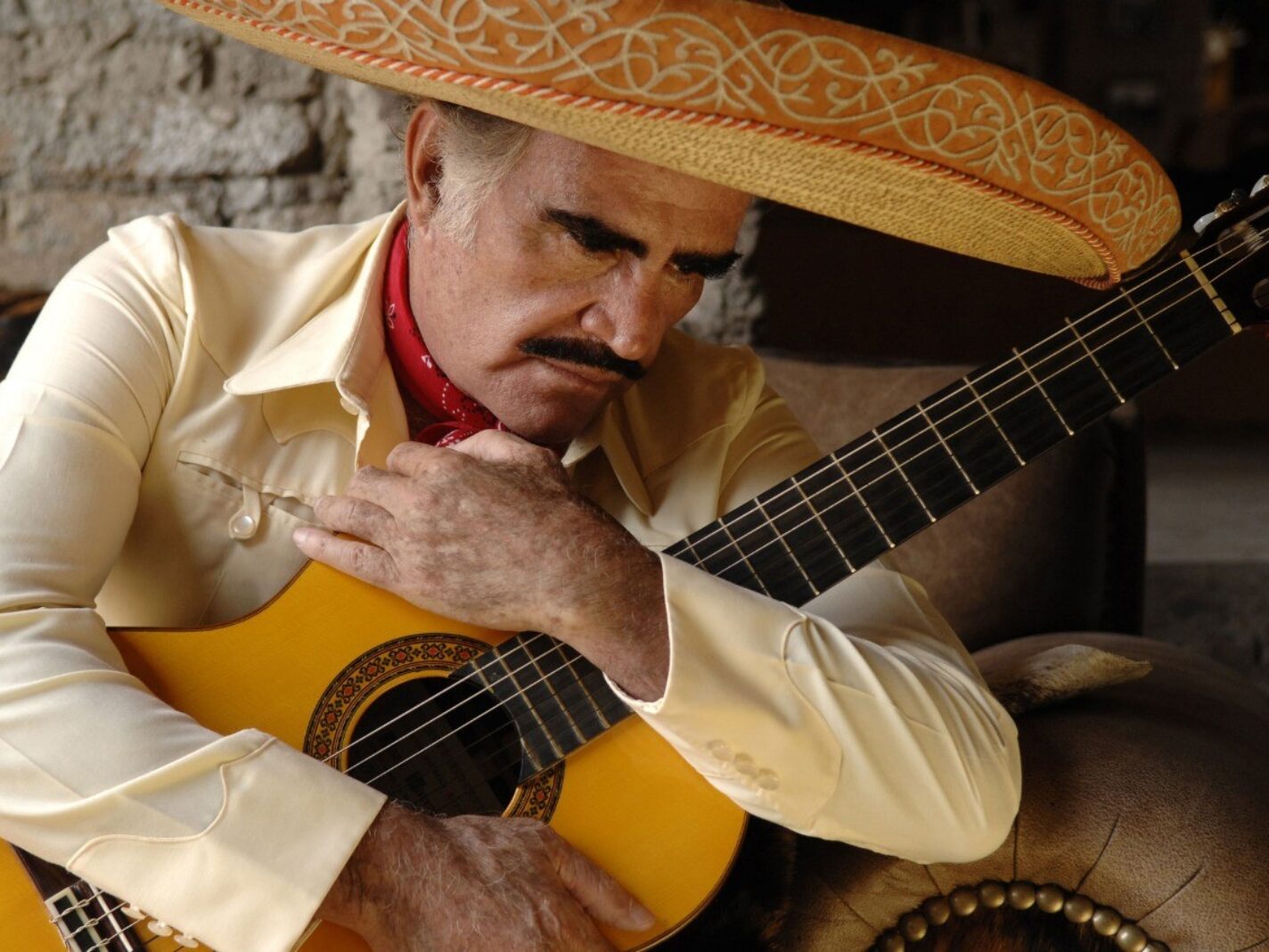 El legado de Vicente Fernández continúa con el álbum ‘Le Canta a los Grandes Compositores de México’