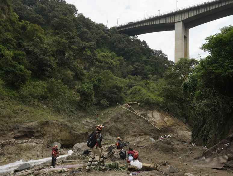 Al menos 3 muertos y 15 desaparecidos en un deslizamiento de tierra en Guatemala