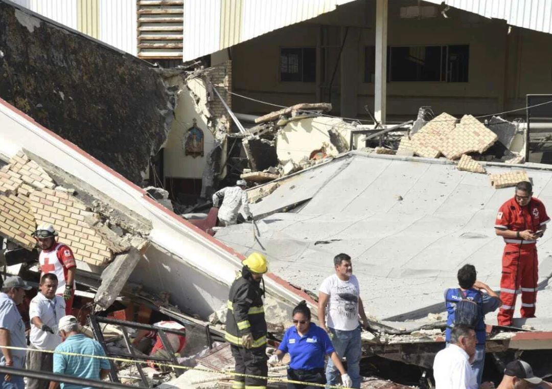 El techo de una iglesia en México se derrumba y deja 11 muertos
