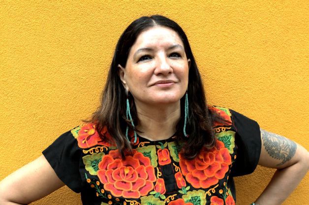 La escritora Sandra Cisneros recibe el premio Holbrooke por su labor en pro de la paz y el entendimiento