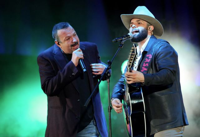 Pepe Aguilar y Kany García acompañaron a Carin León durante un evento Latin Grammy en Sevilla