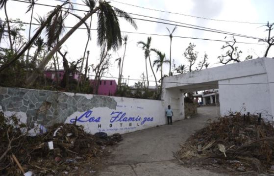 Acapulco se apura a prepararse para el turismo después de que el huracán Otis devastó sus hoteles y restaurantes