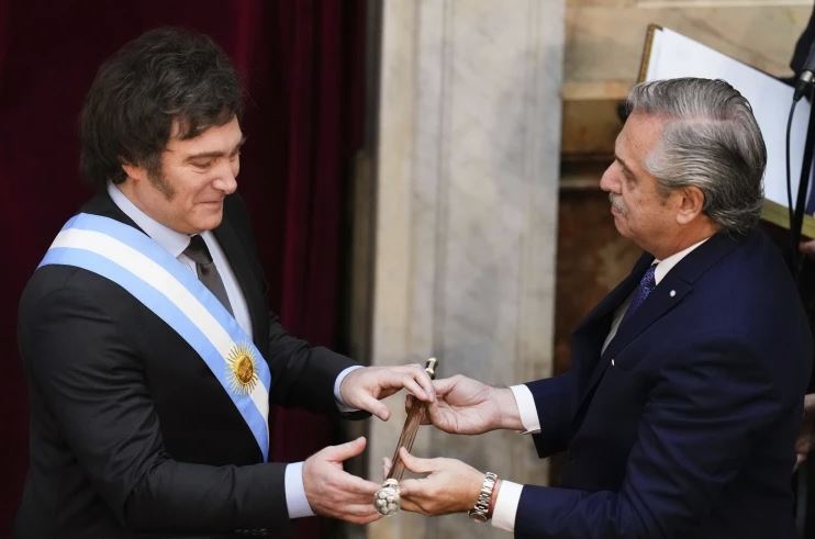 El Presidente Argentino, Javier Milei, prepara al país para un ajuste drástico