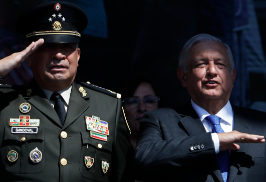México solicita una investigación: Cárteles de droga usan armas militares de EE.UU.