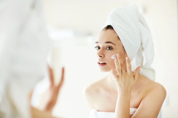 6 hábitos que debes eliminar para mantener tu piel joven y saludable