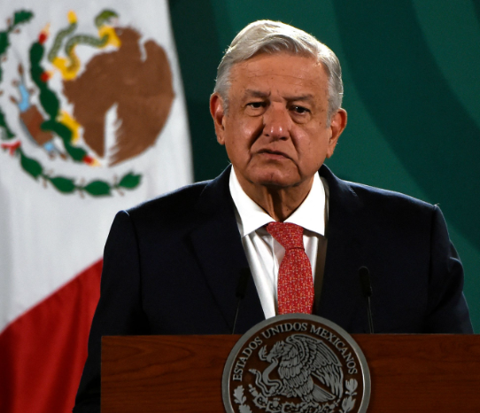 El presidente de México dice que no luchará contra los cárteles de la droga por orden de EE.UU., lo llama una política de “México primero”