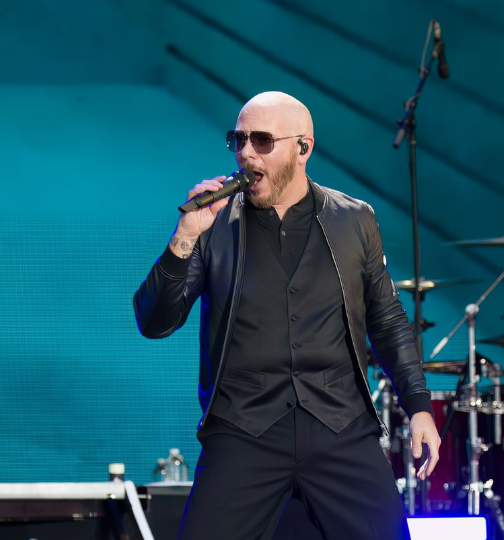 Megaestrella Pitbull anuncia gira ‘Fiesta después del anochecer’ 2024