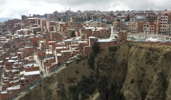 Los chamanes se niegan a evacuar sus chozas en Bolivia