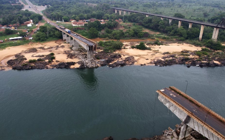 La Marina brasileña encuentra el cuerpo de la decimotercera víctima del derrumbe de un puente fluvial; 4 siguen desaparecidos