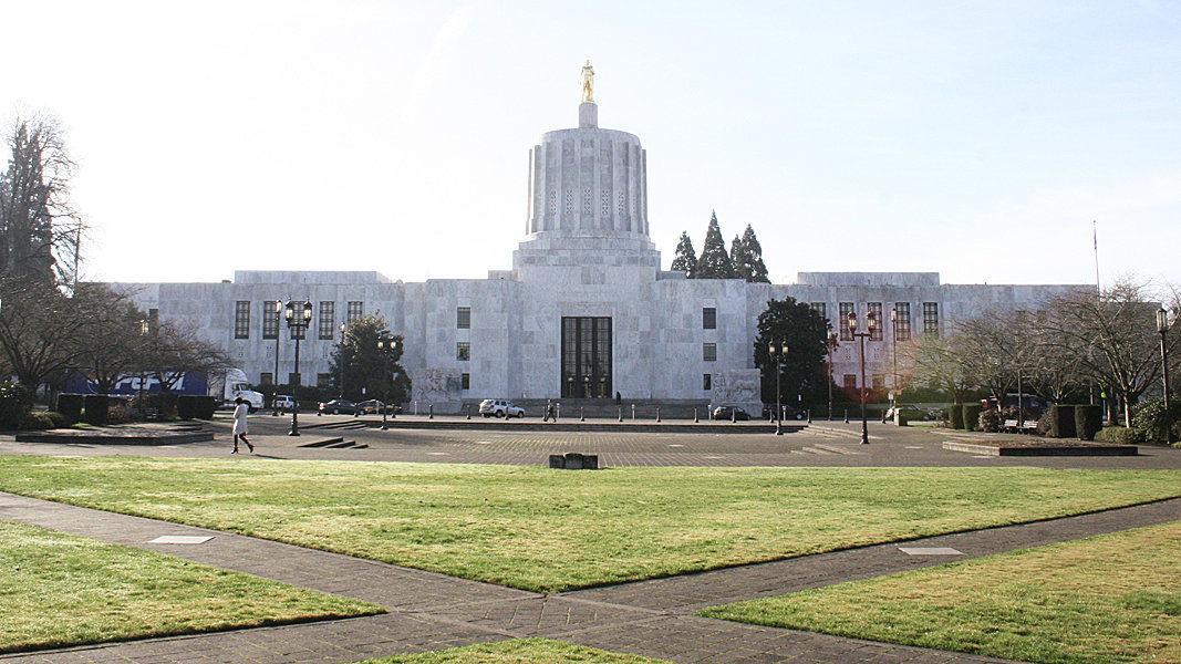 Noticias de la Cuenca de Klamath, martes 28/04/2026: El salario mínimo de Oregón aumenta 50 centavos por hora el 1 de julio; se abren las inscripciones para la carrera de remo y ciclismo Dirty Pelican; la ciudad de Eugene intenta detener las operaciones de ICE; mayo es el mes de concientización sobre incendios forestales