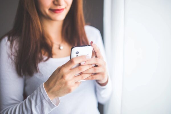 La nueva ley brasileña restringe el uso de teléfonos inteligentes en las escuelas primarias y secundarias