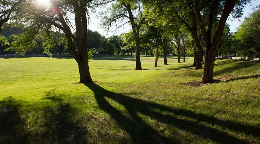 Noticias de Klamath Basin, lunes 10/3/2025: Moore Park vuelve a abrir después de un invierno tormentoso; Healthy Klamath anuncia la construcción de una pista de bombeo para bicicletas y más; Oregon State Parks contrata a 200 guardabosques de temporada; Hombre arrestado por destrucción de propiedad de concesionario Tesla