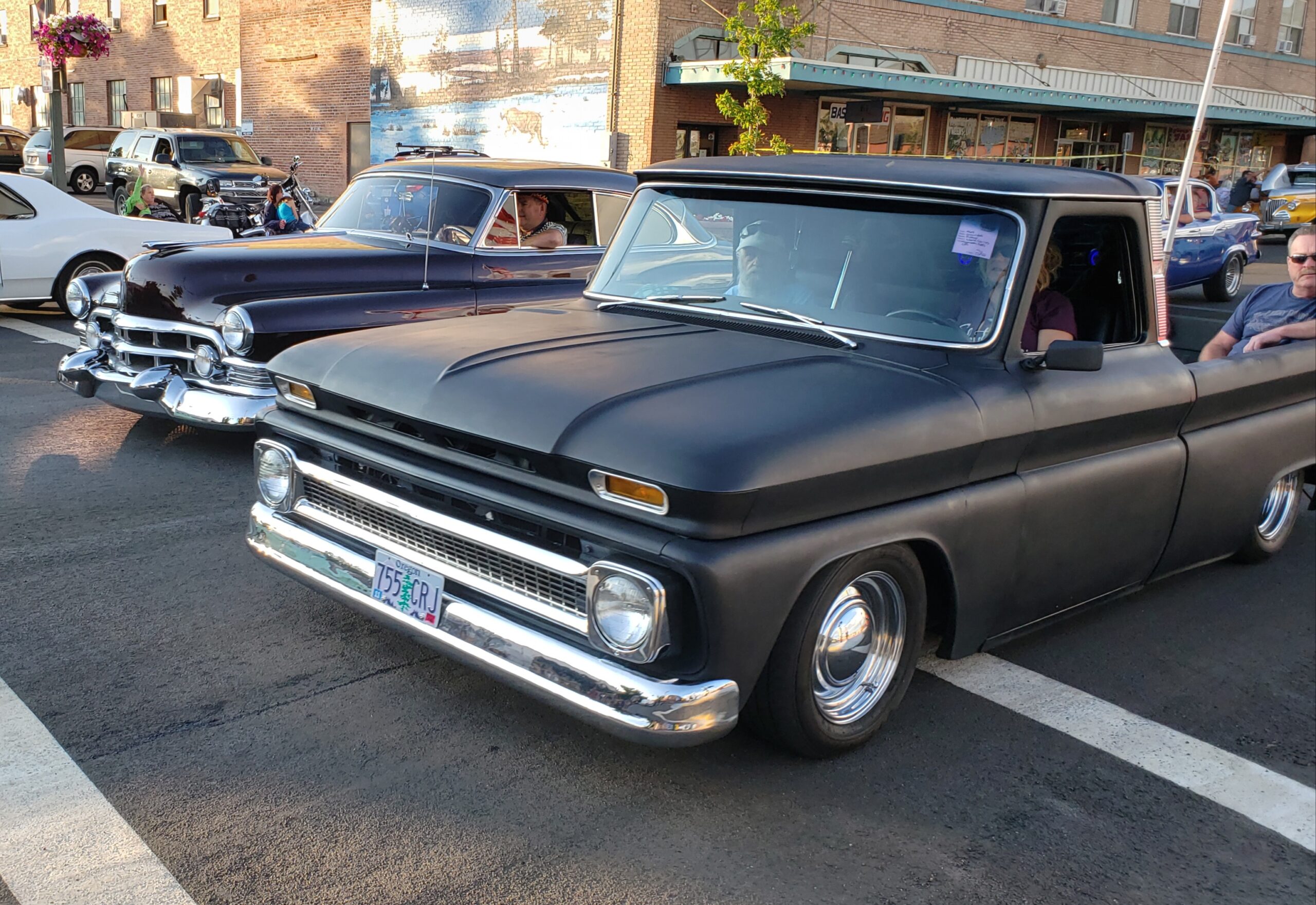 Noticias de la Cuenca de Klamath, viernes 27/6/25 – Eventos de Kruise of Klamath este fin de semana; Mark Cruz, de la tribu Klamath, ahora asesor del Departamento de Salud y Servicios Humanos de EE. UU.; Se han restaurado 500,000 acres del Bosque Nacional Fremont-Winema; El desfile del 4 de julio tendrá lugar el próximo viernes a las 10 a. m.