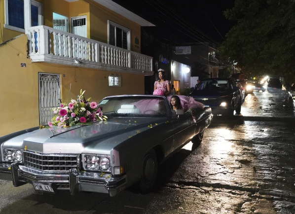 De una fiesta vacía a una fiesta en un estadio, la 15ñera una adolescente mexicana se vuelve viral