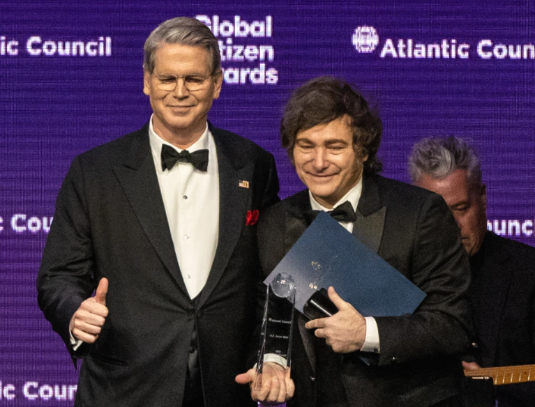 Un intercambio financiero de $20 billones de dólares con Argentina desata un debate entre tensiones políticas y económicas