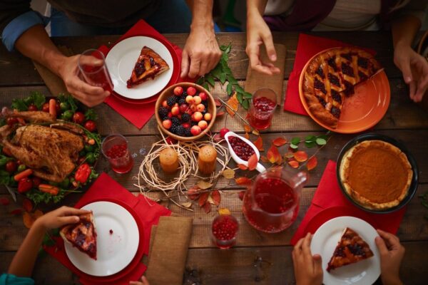 Una rutina saludable para el Día de Acción de Gracias para las familias latinas: nutrir el cuerpo y la tradición