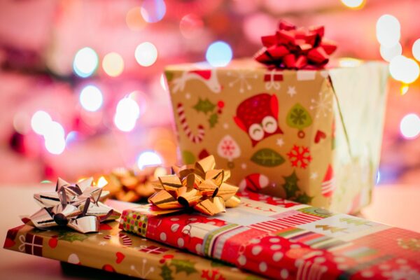 10 ideas de regalos de Navidad personales y por menos de $25