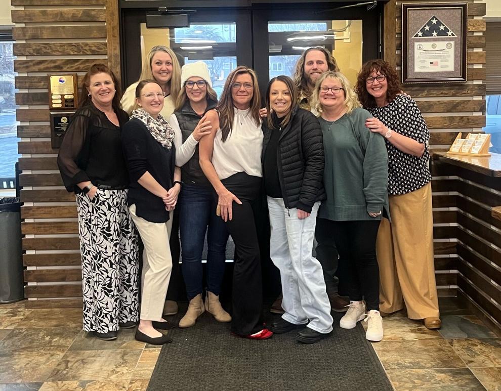 Noticias de Klamath Basin, viernes 16/1/26: Maestros del condado de Klamath ratifican nuevo contrato; productores de trigo de Oregón reciben $12 mil millones en asistencia de la administración Trump; el Departamento de Justicia acusa a inmigrantes venezolanos de agresión agravada y daños a la propiedad federal