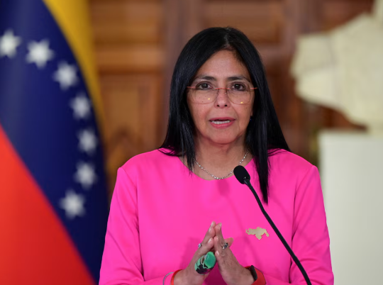 La líder interina de Venezuela señala que continuarán las liberaciones de presos tras la destitución de Maduro