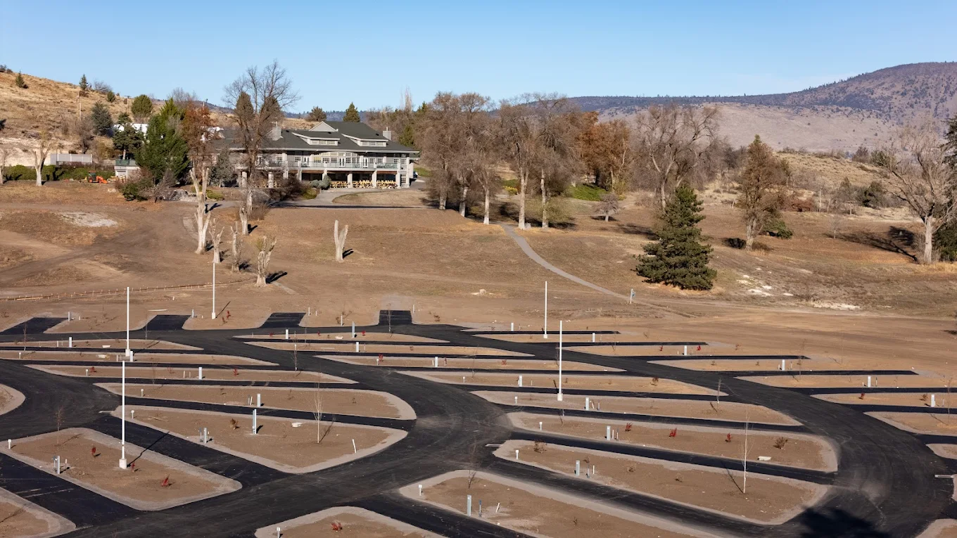 Noticias de la Cuenca de Klamath, martes 13/1/26: Volcanic Legacy RV Resort abre en el antiguo terreno del campo de golf Reames; Casos de sarampión en Oregón; Hombre de KF condenado a 16 años por delitos sexuales contra menores; El gobernador Kotek tiene un déficit presupuestario de $242 millones para el Departamento de Transporte de Oregón (ODOT)