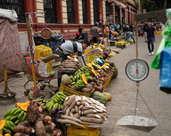 Las promesas de prosperidad chocan con la lucha diaria en Venezuela