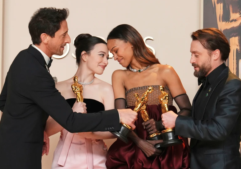Los Ganadores del Año Pasado Regresan para Presentar Premios en los Oscar 2026