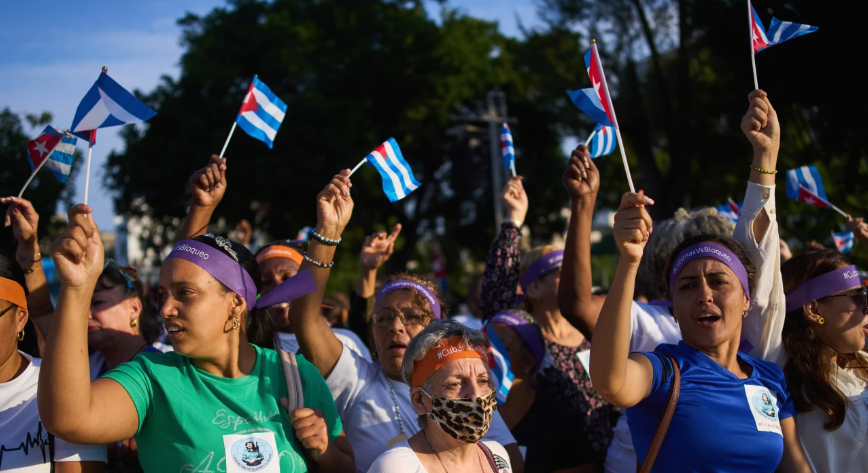 Mujeres cubanas protestan contra sanciones de EE.UU. en La Habana
