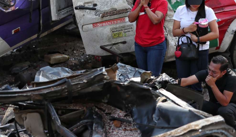 Atentado con bomba en autobús en el suroeste de Colombia deja 20 muertos en medio de creciente violencia