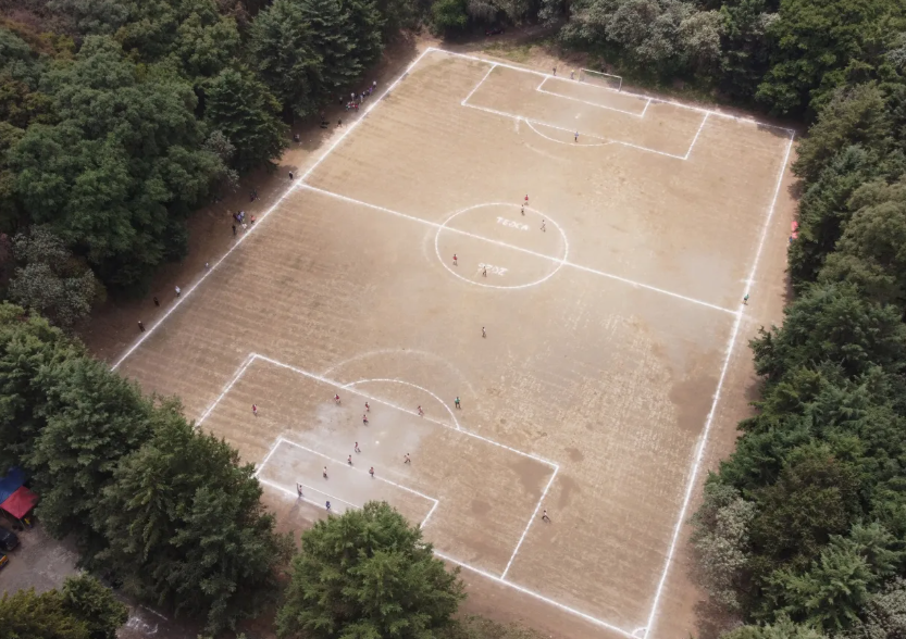 El “Campo de los Dioses”: La Cancha de Fútbol Dentro de un Volcán en México