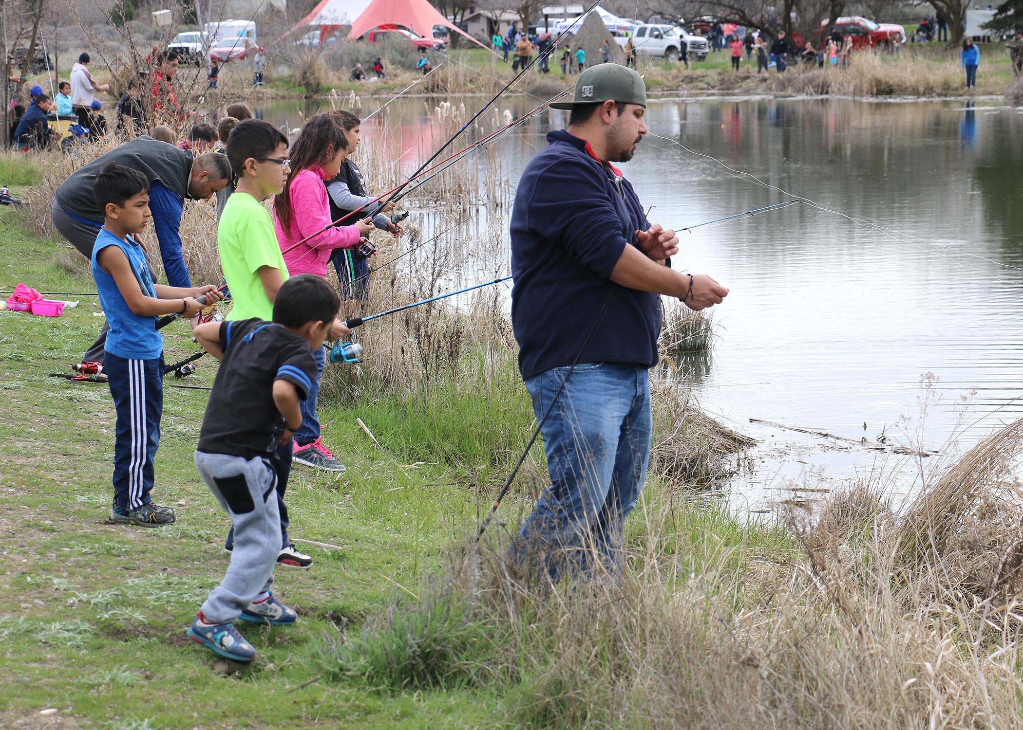 Noticias de la Cuenca de Klamath, viernes 6/5/26 – Fin de semana de pesca gratuita sábado y domingo; Comienzan los beneficios de EBT de verano para familias elegibles; Oregón amplía las regulaciones sobre productos de tabaco; Muchos eventos familiares divertidos en la cuenca este fin de semana