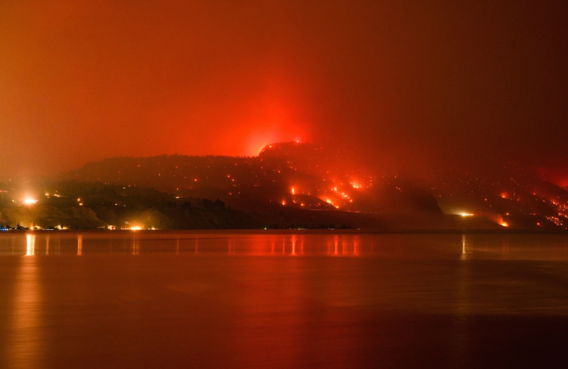 México envía 100 bomberos para combatir devastador incendio en Columbia Británica