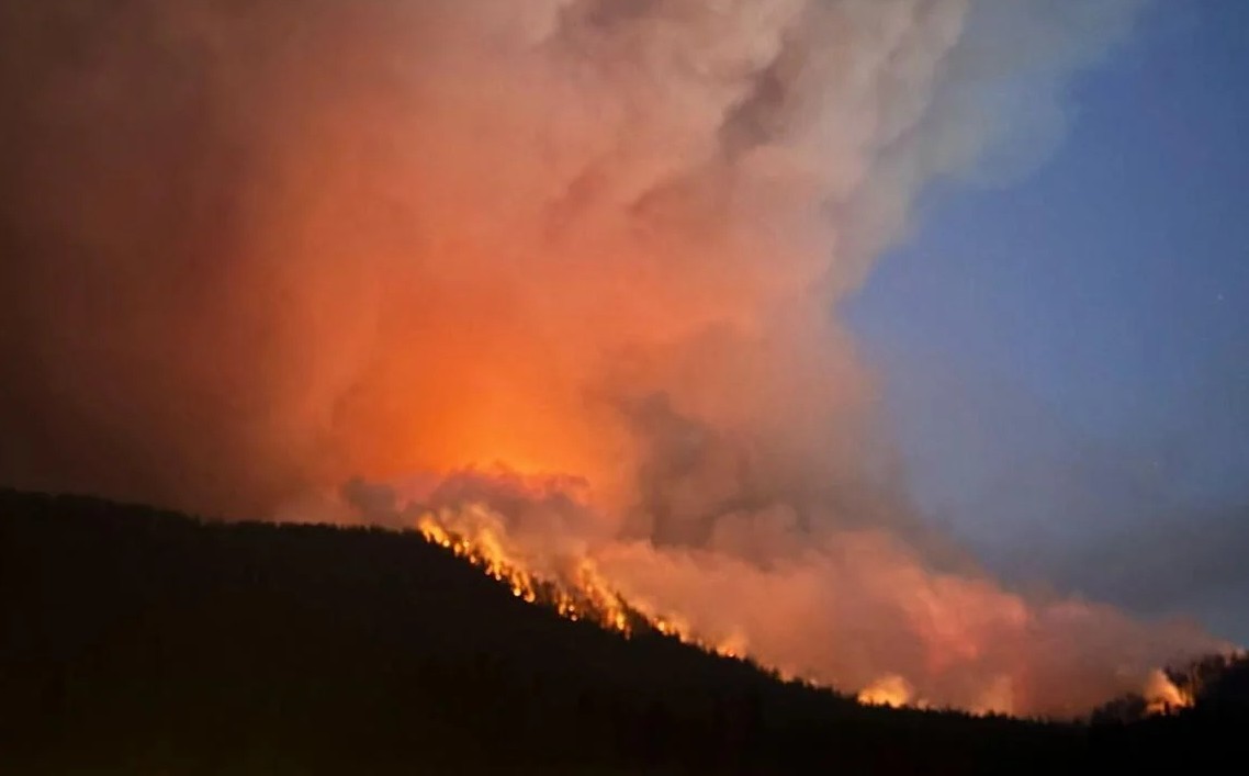 Noticias de la Cuenca de Klamath, jueves 6 de agosto de 2026: El incendio de Wrights Spring en Modoc Point se extiende a 3100 acres; problemas de calidad del aire y alerta por calor extremo en la cuenca; el recorrido anual de pequeñas granjas de Klamath se realizará el domingo