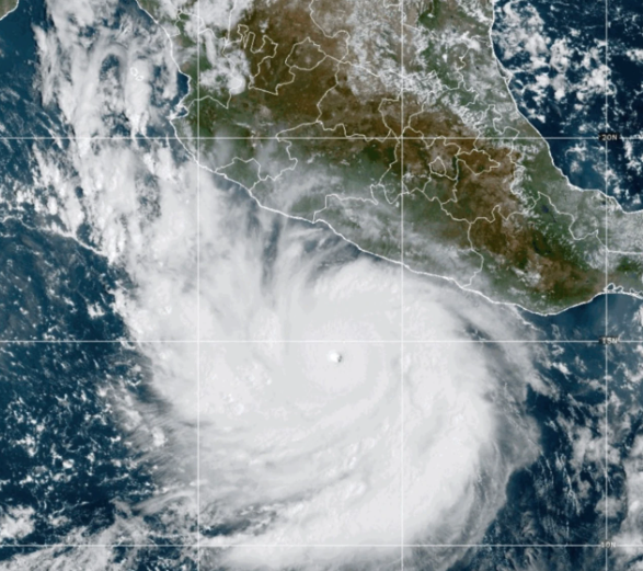 Huracán Polo amenaza la costa del Pacífico mexicano