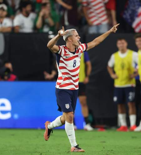 Sullivan hace historia y Estados Unidos golea 3-0 a México